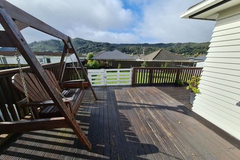 Photo of property in 5 Bledisloe Crescent, Wainuiomata, Lower Hutt, 5014