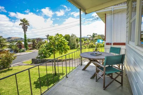 Photo of property in 12 Lewis Road, Pakuranga, Auckland, 2010