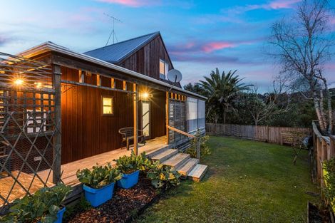 Photo of property in 28 Donald Street, Stanmore Bay, Whangaparaoa, 0932