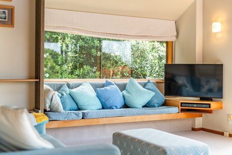 Photo of property in 13 Bayview Road, Paremata, Porirua, 5024