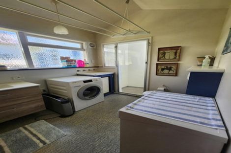 Photo of property in 28 Apuka Street, Brooklyn, Wellington, 6021