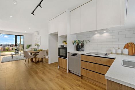 Photo of property in 14 Heketara Way, Massey, Auckland, 0614