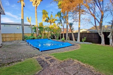Photo of property in 36 James Evans Drive, Northcote, Auckland, 0627