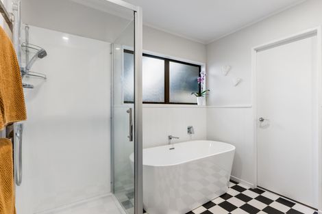 Photo of property in 30 Sandgate Avenue, Botany Downs, Auckland, 2010