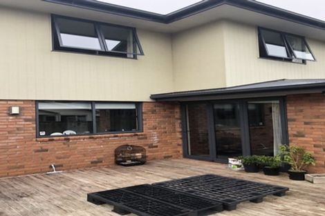 Photo of property in 100 Fulford Street, New Plymouth, 4310