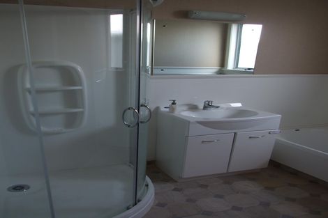 Photo of property in 120 Pahiatua Street, Hokowhitu, Palmerston North, 4410