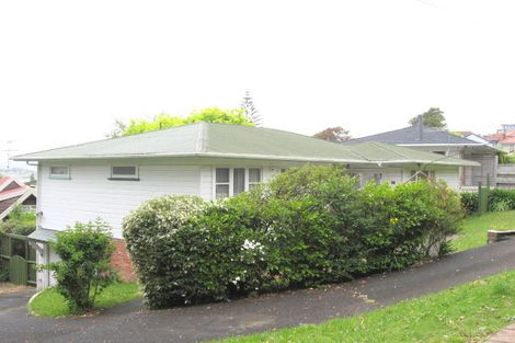 Photo of property in 1/529 Glenfield Road, Glenfield, Auckland, 0629