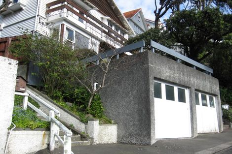 Photo of property in 2/5 Grove Road, Kelburn, Wellington, 6012