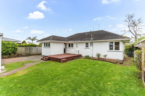 Photo of property in 43 Neil Avenue, Te Atatu Peninsula, Auckland, 0610