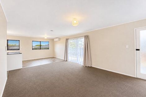 Photo of property in 2/25 Melleray Place, Randwick Park, Auckland, 2105