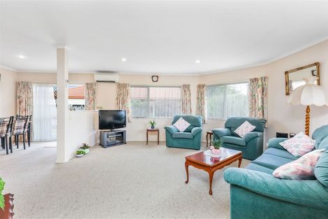 Photo of property in 2 Chatswood Place, Rototuna, Hamilton, 3210