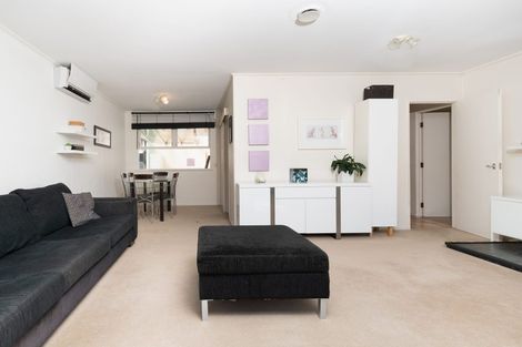 Photo of property in 6 Staincross Street, Green Bay, Auckland, 0604