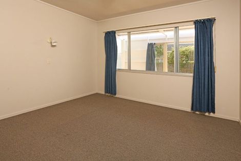 Photo of property in 1/130 Te Atatu Road, Te Atatu South, Auckland, 0610