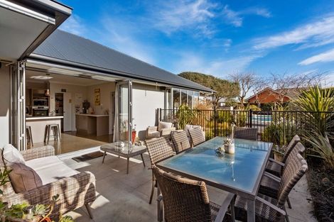 Photo of property in 28 Linkwater Way, Parklands, Christchurch, 8083