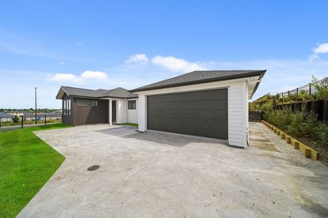 Photo of property in 2 Frazen Avenue, Papakura, 2110