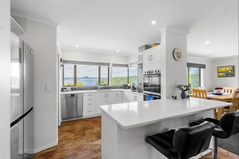 Photo of property in 19 Te Urunga Place, Acacia Bay, Taupo, 3330