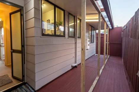 Photo of property in 17 Faram Place, Massey, Auckland, 0614