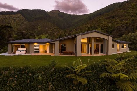 Photo of property in 5564 Kenepuru Road, Waitaria Bay, Picton, 7282
