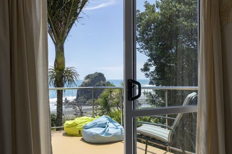 Photo of property in 54 Rayner Road, Piha, 0772