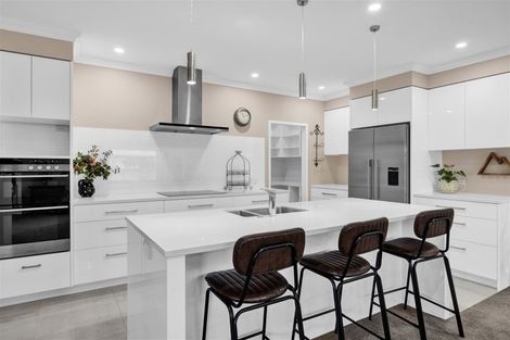 Photo of property in 9 Links Drive, Waiwhakaiho, New Plymouth, 4312