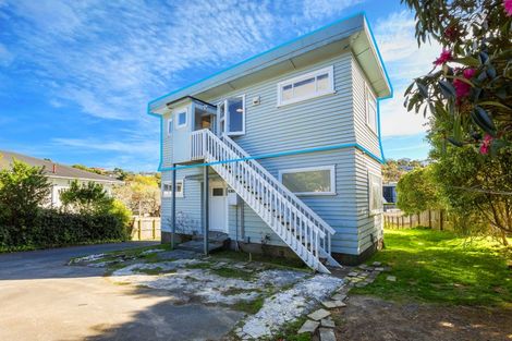 Photo of property in 2/199 Newlands Road, Newlands, Wellington, 6037