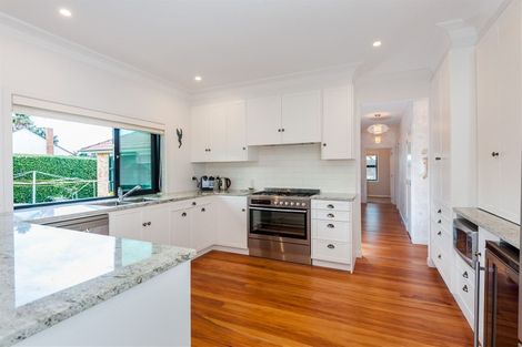 Photo of property in 11 Lake Pupuke Drive, Takapuna, Auckland, 0622