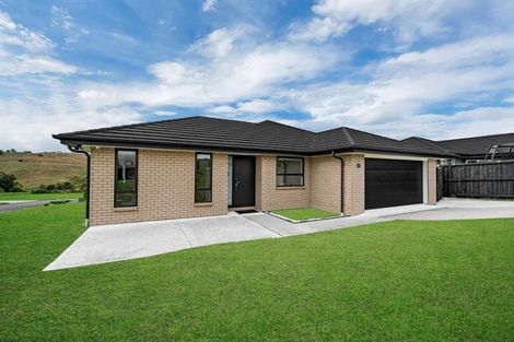 Photo of property in 33 Harry Richards Way, Pokeno, 2402