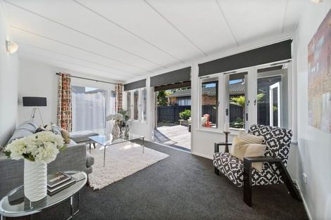 Photo of property in 1/195 Fisher Parade, Farm Cove, Auckland, 2012