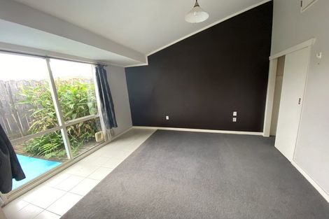 Photo of property in 2/15 Rosehill Drive, Rosehill, Papakura, 2113