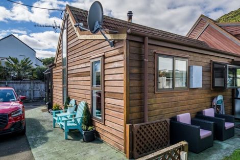 Photo of property in 3a Pukatea Street, Eastbourne, Lower Hutt, 5013