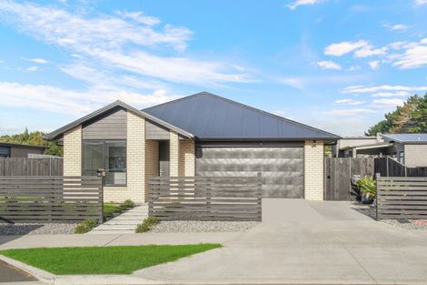 Photo of property in 4 Orawahi Road, Glenbrook, 2681