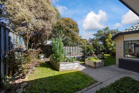 Photo of property in 16 Cranbrook Grove, Waikanae, 5036