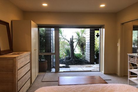 Photo of property in 12 Chelverton Terrace, Red Beach, 0932