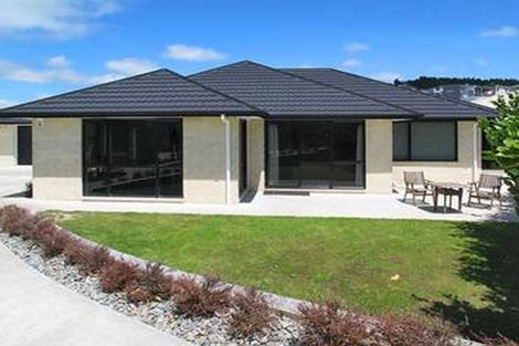 Photo of property in 12 Greenstone Place, Aotea, Porirua, 5024