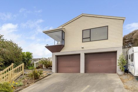 Photo of property in 15 Pine Ridge Terrace, Waikanae Beach, Waikanae, 5036