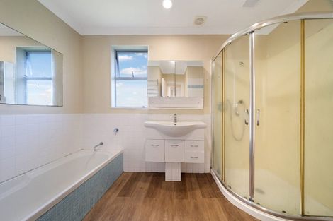 Photo of property in 79 Godley Road, Green Bay, Auckland, 0604