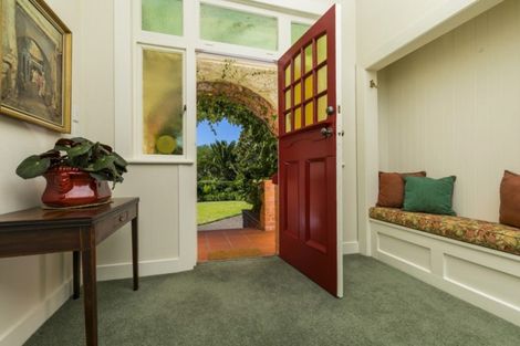 Photo of property in 122 Vauxhall Road, Narrow Neck, Auckland, 0624