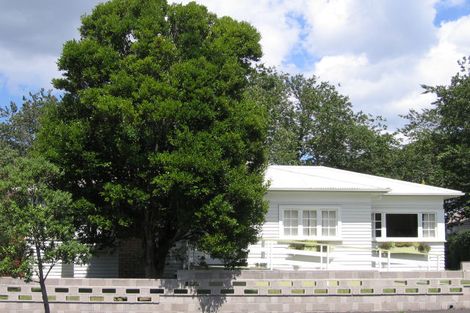 Photo of property in 99 Calliope Road, Stanley Point, Auckland, 0624