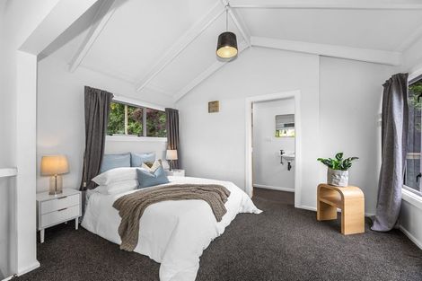 Photo of property in 30 Hawkhurst Road, Lyttelton, 8082