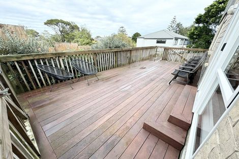 Photo of property in 2/63 Pupuke Road, Birkenhead, Auckland, 0627