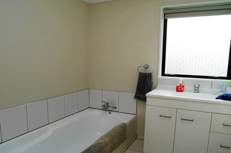 Photo of property in 22 Rosewood Place, Paraparaumu, 5032