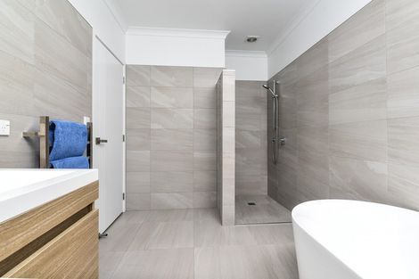 Photo of property in 52 Helen June Avenue, Flagstaff, Hamilton, 3210