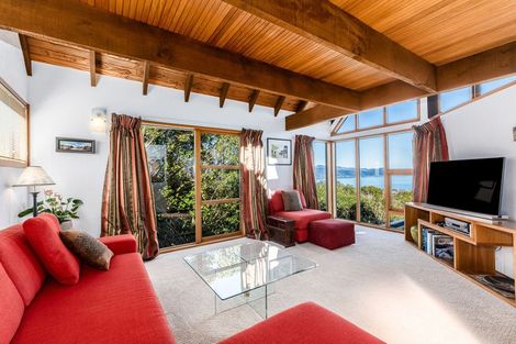 Photo of property in 1 Maple Grove, Maungaraki, Lower Hutt, 5010