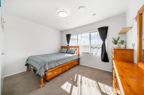 Photo of property in 2/56 Archibald Road, Kelston, Auckland, 0602