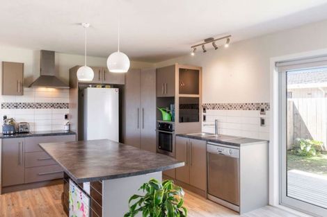 Photo of property in 1/17a Tawa Road, Te Atatu Peninsula, Auckland, 0610