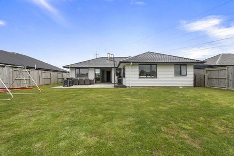 Photo of property in 21 Sardinia Grove, Fitzherbert, Palmerston North, 4410