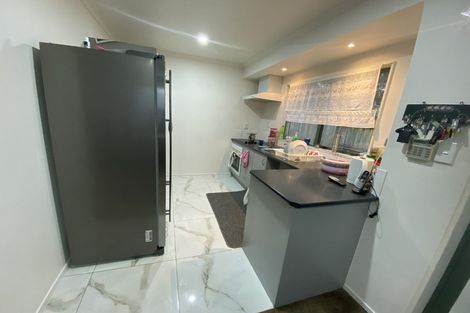 Photo of property in 2 Portrush Lane, Takanini, 2112