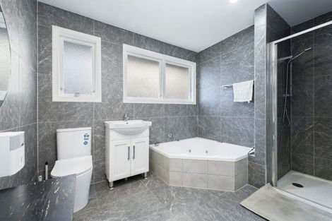 Photo of property in 49 Spence Road, Henderson, Auckland, 0612