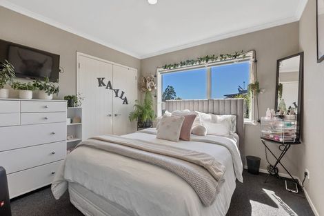 Photo of property in 2 Golf Course Lane, Waiwhakaiho, New Plymouth, 4312