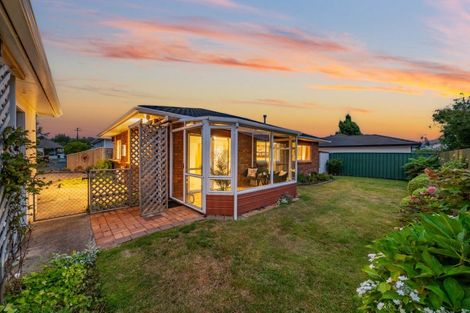 Photo of property in 3 Oak Street, Ebdentown, Upper Hutt, 5018
